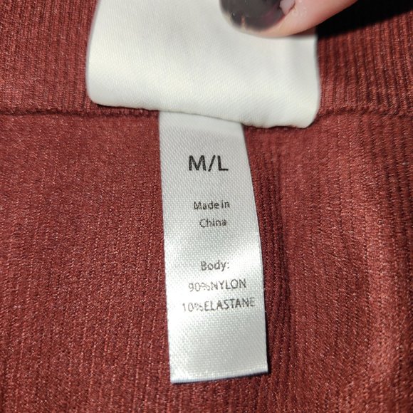 M/L Burgandy Ribbed Set - Picture 3 of 9